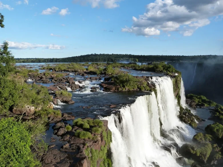 Vista panorâmica das Cataratas da foz do iguaçu.
